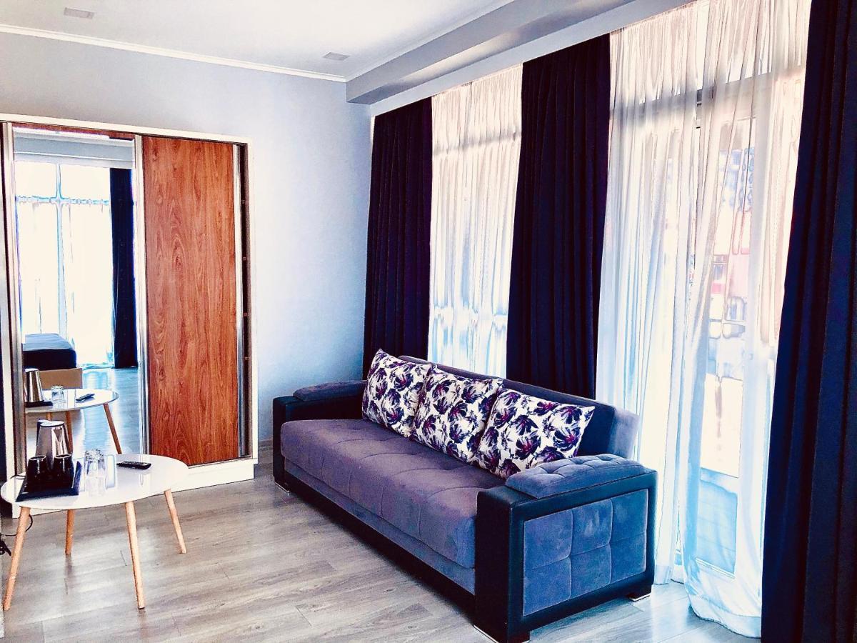 Hotel Tsereteli Palace バトゥーミ エクステリア 写真
