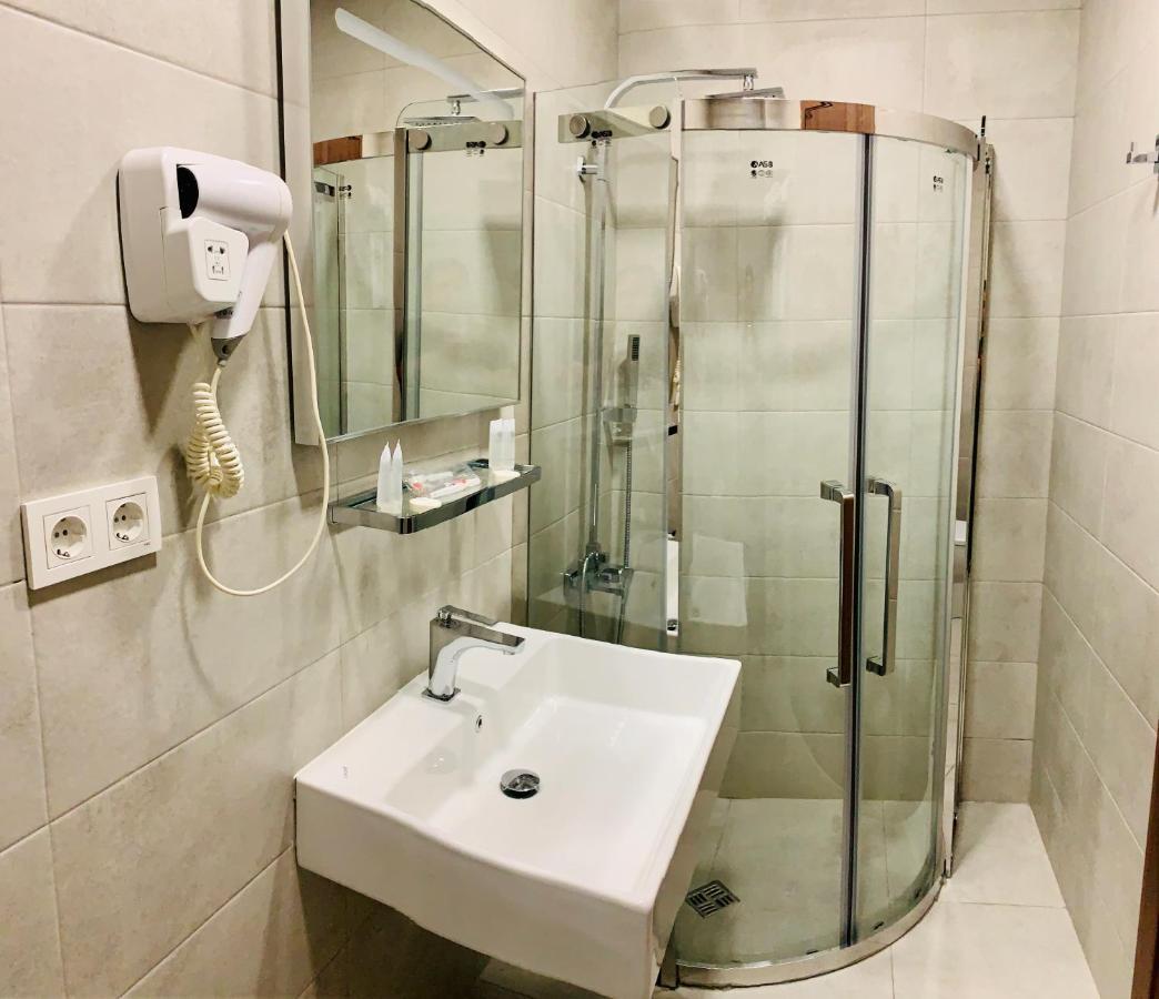 Hotel Tsereteli Palace バトゥーミ エクステリア 写真